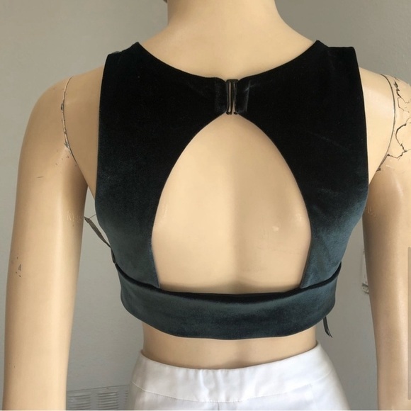 NEW Victoria Sport green top open back size:L - Picture 6 of 12